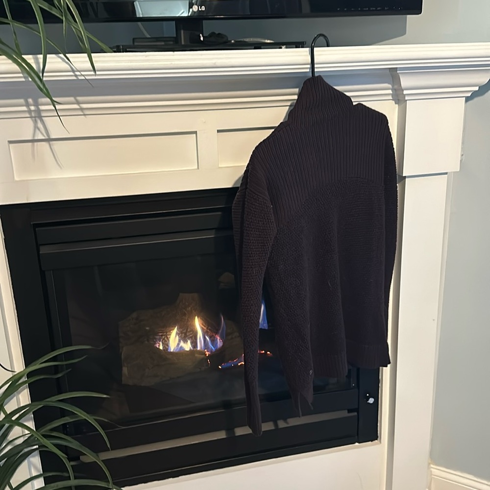Flattering Lululemon turtleneck sweater, so cozy. Size 4, plum colored